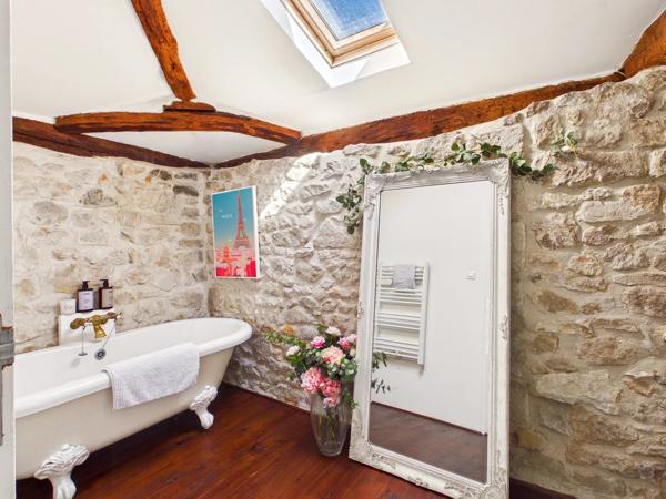 Jolie maison de caractère avec gîte et chalet de 2 chambres
