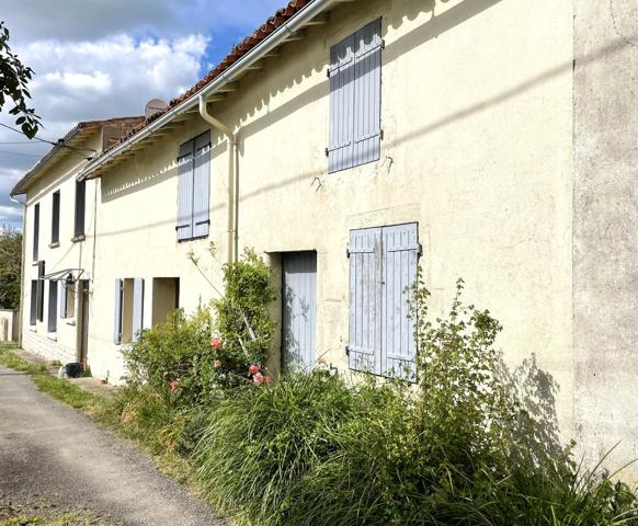 Maison de village avec 3 à 4 chambres et une deuxième maison à rénover