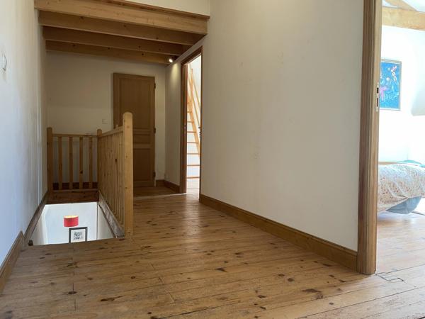 Maison de village avec 3 à 4 chambres et une deuxième maison à rénover