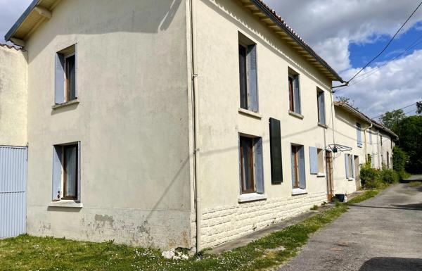 Maison de village avec 3 à 4 chambres et une deuxième maison à rénover