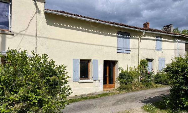 Maison de village avec 3 à 4 chambres et une deuxième maison à rénover