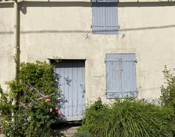 Maison de village avec 3 à 4 chambres et une deuxième maison à rénover