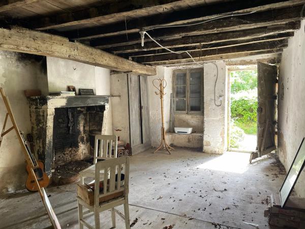 Maison de village avec 3 à 4 chambres et une deuxième maison à rénover