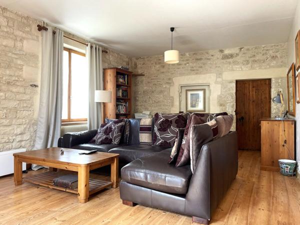 Maison de village avec 3 à 4 chambres et une deuxième maison à rénover