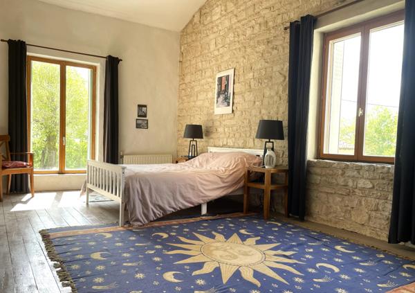 Maison de village avec 3 à 4 chambres et une deuxième maison à rénover