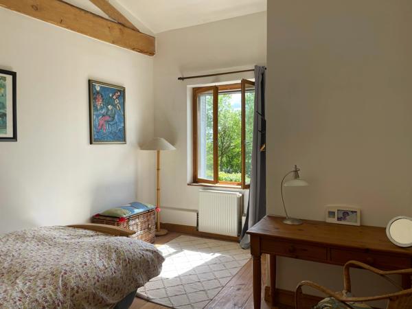 Maison de village avec 3 à 4 chambres et une deuxième maison à rénover