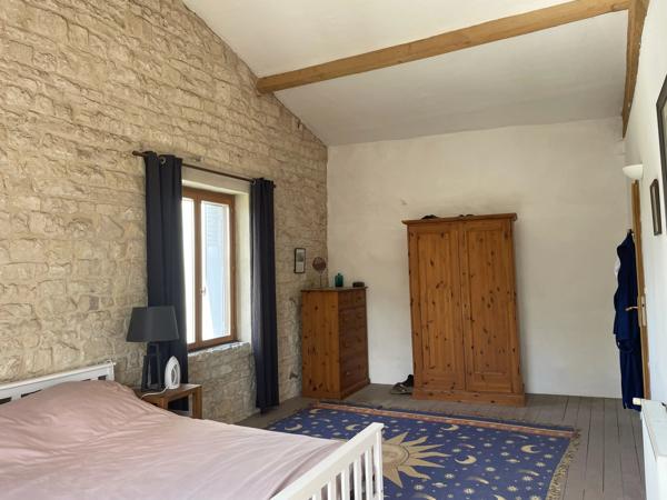 Maison de village avec 3 à 4 chambres et une deuxième maison à rénover