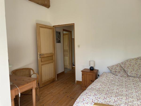 Maison de village avec 3 à 4 chambres et une deuxième maison à rénover
