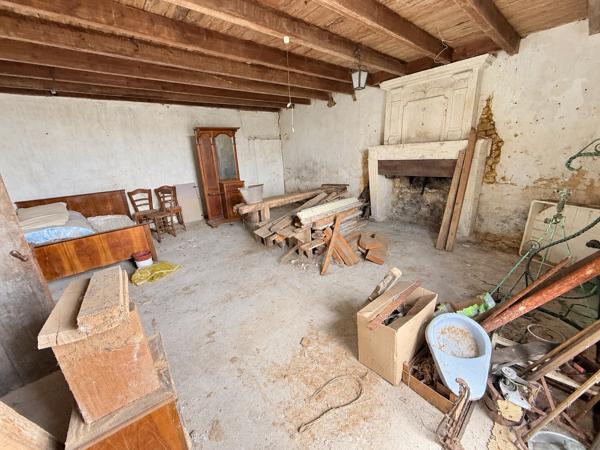 PROPRIÉTÉ DE CARACTÈRE EN PIERRE À FORT POTENTIEL – À RÉNOVER ENTIÈREMENT
