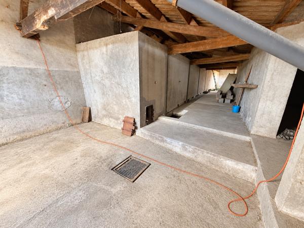 PROPRIÉTÉ DE CARACTÈRE EN PIERRE À FORT POTENTIEL – À RÉNOVER ENTIÈREMENT