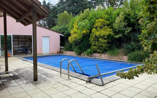 Maison à vendre    4 pièces •  Floirac