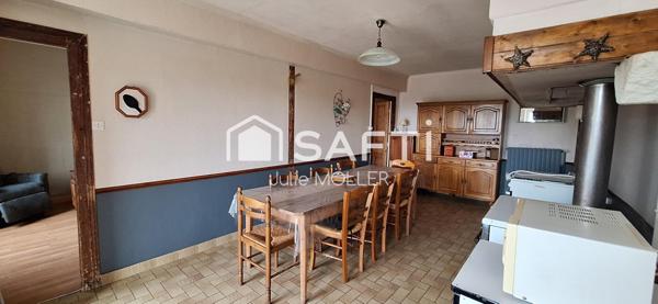 Maison avec potentiel d'agrandissement et vue campagne.