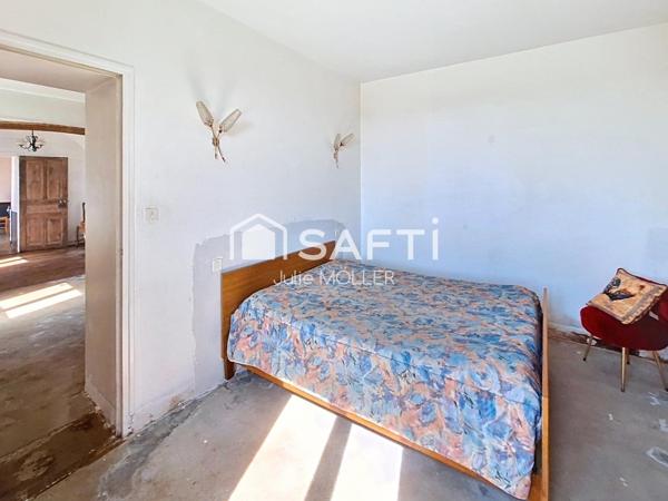 Maison avec potentiel d'agrandissement et vue campagne.