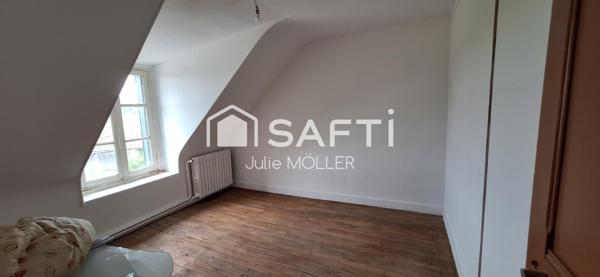 Maison avec potentiel d'agrandissement et vue campagne.