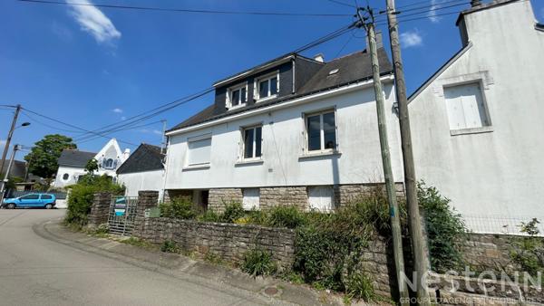 A proximité immédiate du centre ville, au coeur d'un quartier calme et à l'écart des axes passants, dans un quartier recherché à pied des commerces