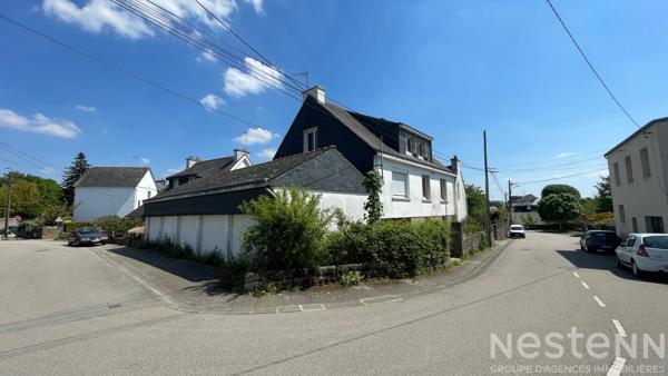 A proximité immédiate du centre ville, au coeur d'un quartier calme et à l'écart des axes passants, dans un quartier recherché à pied des commerces