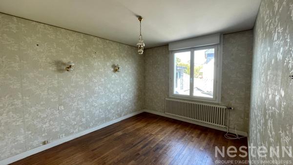 A proximité immédiate du centre ville, au coeur d'un quartier calme et à l'écart des axes passants, dans un quartier recherché à pied des commerces