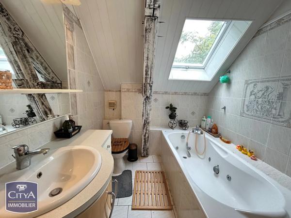 Maison à vendre 6 pièces 183m² Saint-Germain-du-Puy (18390)