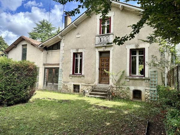 Maison à rénover avec grand atelier et dépendances – Fort potentiel à Bergerac