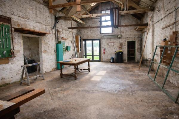 Maison à rénover avec grand atelier et dépendances – Fort potentiel à Bergerac
