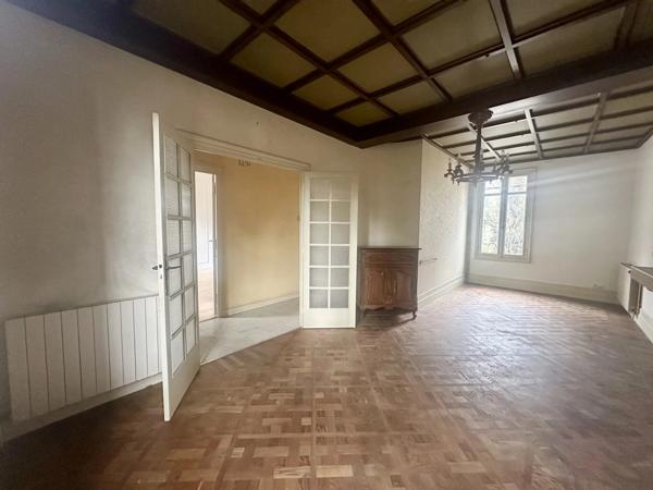 Maison à rénover avec grand atelier et dépendances – Fort potentiel à Bergerac