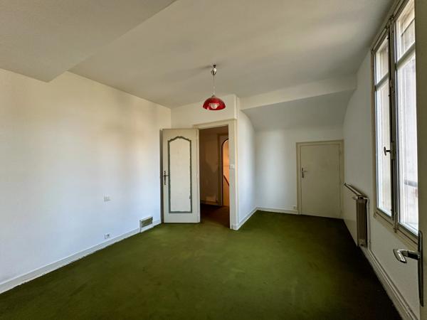 Maison à rénover avec grand atelier et dépendances – Fort potentiel à Bergerac
