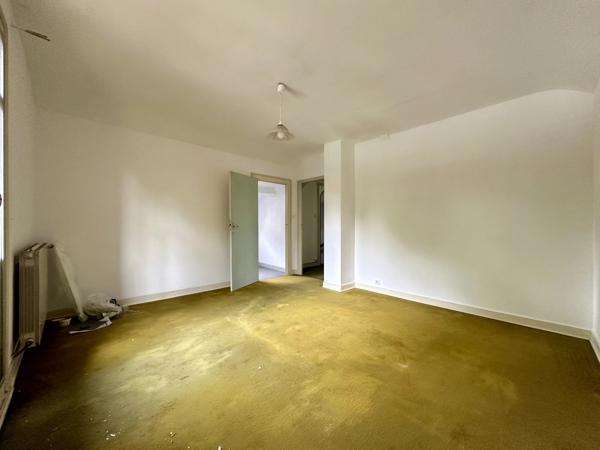 Maison à rénover avec grand atelier et dépendances – Fort potentiel à Bergerac