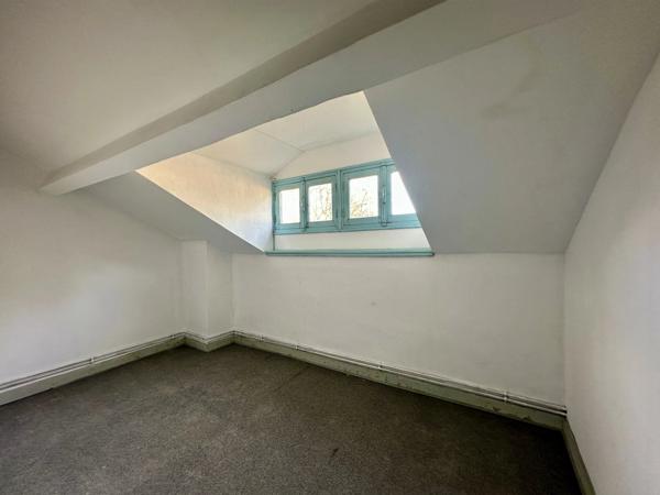 Maison à rénover avec grand atelier et dépendances – Fort potentiel à Bergerac