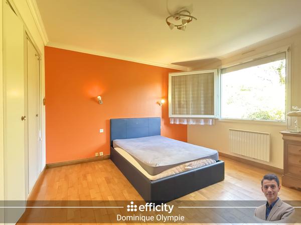 Maison
         7 pièces
        - 144 m² 242 000 € *