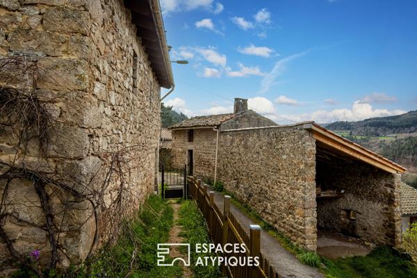 Maison de charme avec piscine et vue imprenable en Ardèche verte