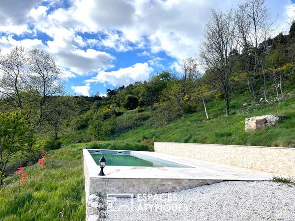 Maison de charme avec piscine et vue imprenable en Ardèche verte