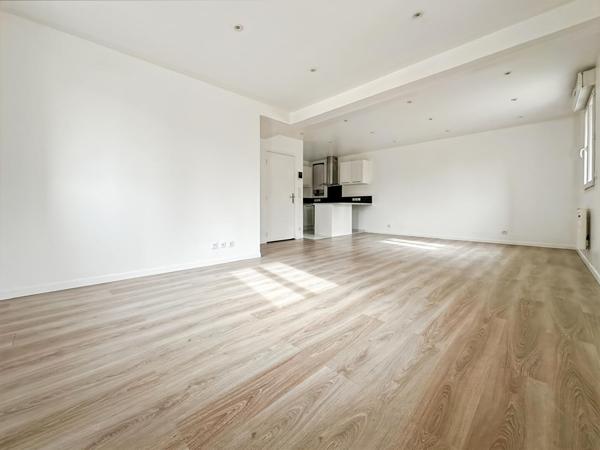 Location appartement près de RIS ORANGIS - 2 pièce(s) - 48 m² - 831 €/mois