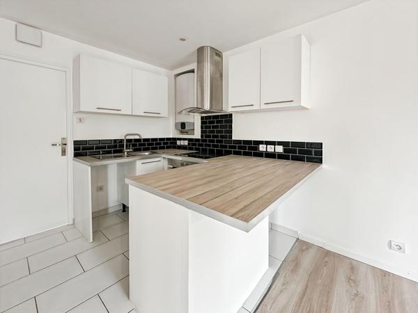 Location appartement près de RIS ORANGIS - 2 pièce(s) - 48 m² - 831 €/mois