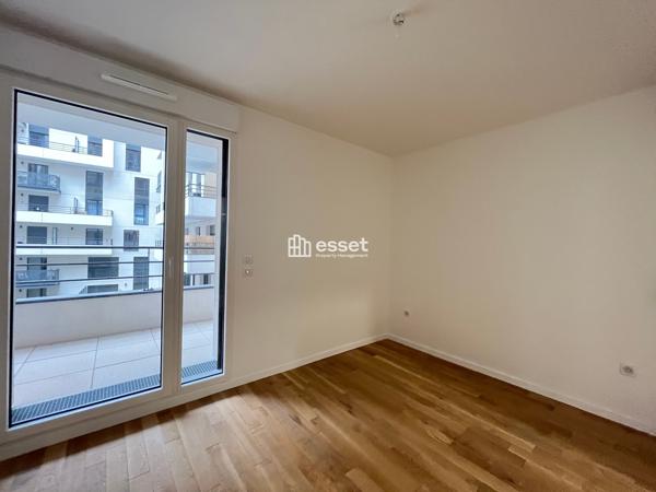 Location Appartement 4 pièces 92.78 m² - Courbevoie 92400