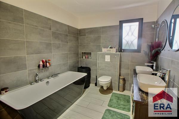 Villa contemporaine avec piscine à Piolenc 5 pièce(s) 136m2