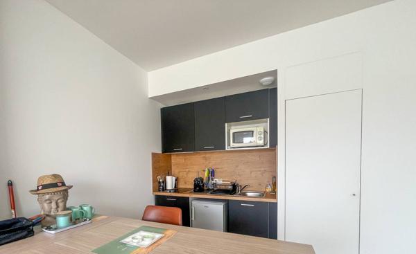 Studio moderne en front de mer à vendre à Lacanau avec parking proche plage et rue piétonne à Lacanau océan centre ville