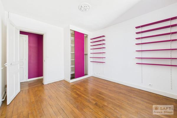 Bécon. 2 pièces lumineux en angle au dernier étage.