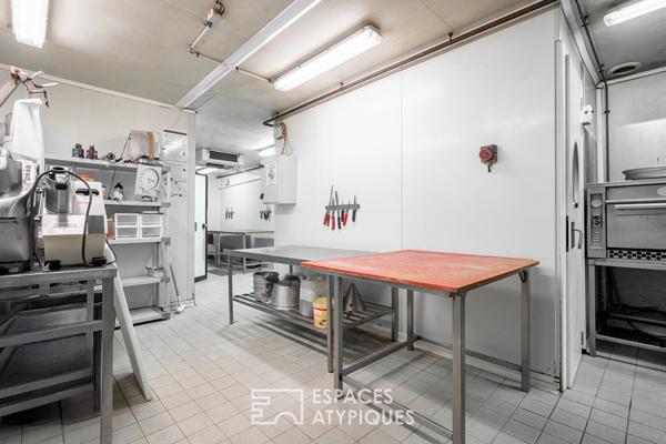 Maison familiale avec jardin et local commercial