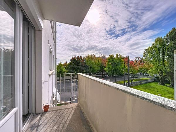 Appartement Saint Herblain - 2 pieces - 1 chambre - Balcon - Cave - Place de parking