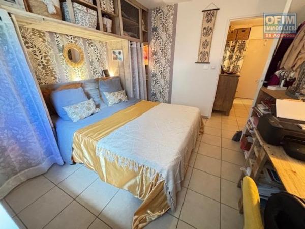 A vendre appartement T2 ,refait récemment, centre de La Montagne,à proximité de tous les commerces, écoles...