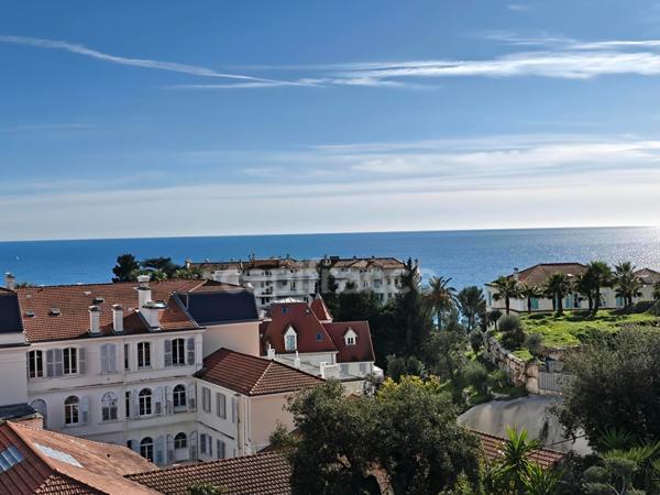 Maison à vendre 6 pièces CANNES (06), 400 mètres de la plage, vue mer, garage...