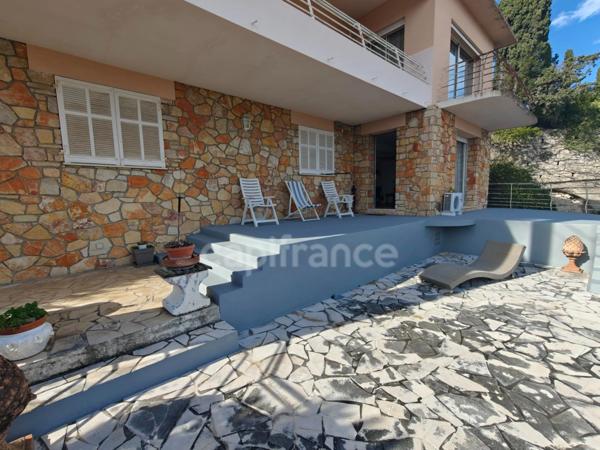 Maison à vendre 6 pièces CANNES (06), 400 mètres de la plage, vue mer, garage...