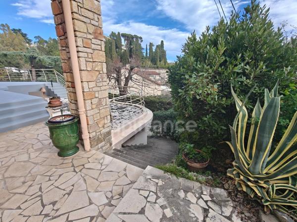 Maison à vendre 6 pièces CANNES (06), 400 mètres de la plage, vue mer, garage...