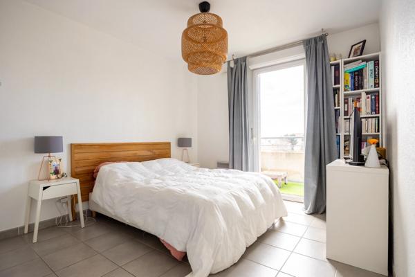 Dernier étage – T4 lumineux avec terrasse 32 m² – Marseille 13e Lacordaire – Résidence fermée – Parking