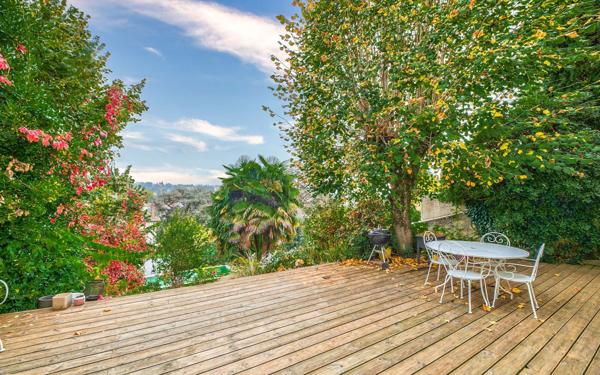 Maison à vendre    5 pièces •  Écully