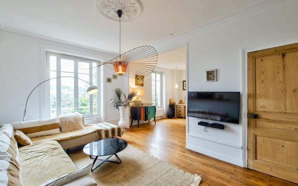 Maison à vendre    5 pièces •  Écully