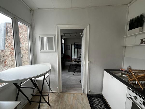 A LOUER STUDIO MEUBLE EN PLEIN CENTRE VILLE DE ST QUENTIN 02100
