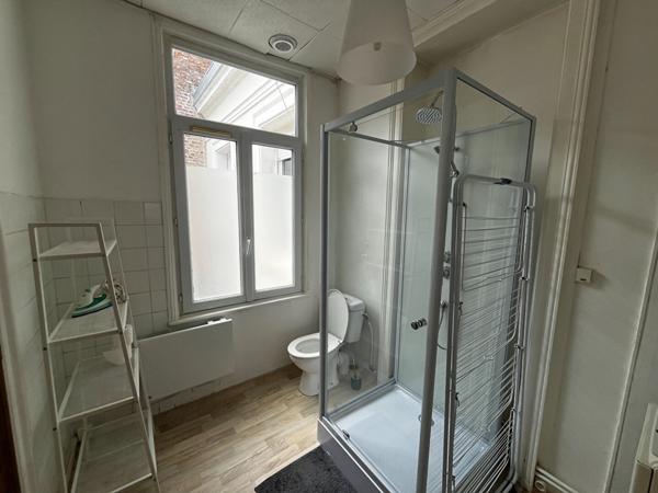 A LOUER STUDIO MEUBLE EN PLEIN CENTRE VILLE DE ST QUENTIN 02100