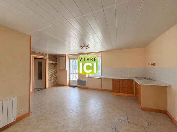 Maison en pierre à rénover - Potentiel de 100m2 - Jardin - Calme - CROSSAC