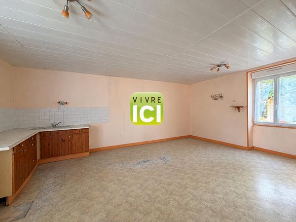 Maison en pierre à rénover - Potentiel de 100m2 - Jardin - Calme - CROSSAC